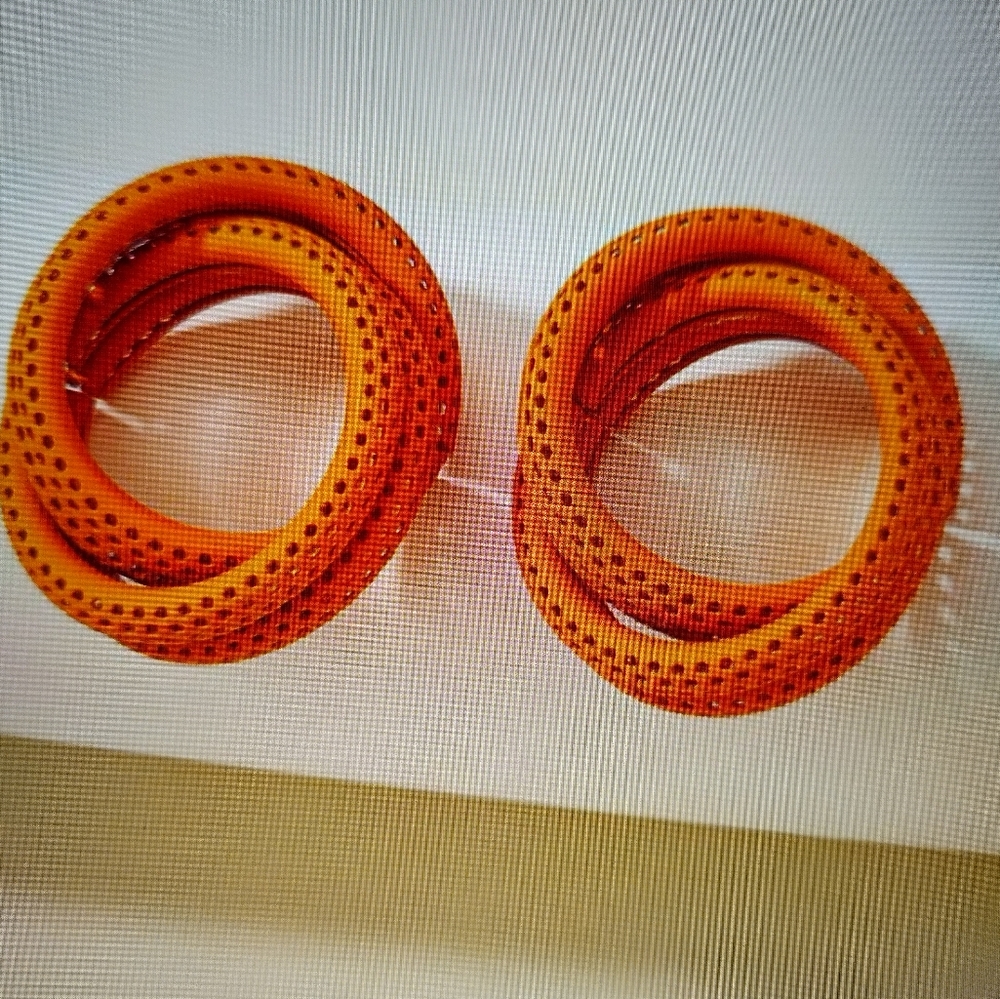 Round stud earrings